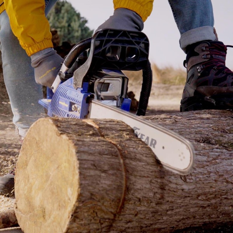 Motosierra a Gasolina 40.5cc con Espada de 40cm de longitud 1300W - Goodyear GY264116