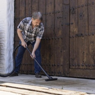 Aspirador con Cable Sin Bolsa de 10L - Goodyear GY10VC